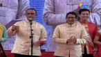 Anies-Sandi membuka Festival Pecinan 2018 di Glodok, Jawa Barat dan sempat memberikan angpao pada para seniman yang melakukan atraksi barongsai.