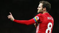 3. Juan Mata (Manchester United) - Salah satu keputusan kontroversial Jose Mourinho di Chelsea adalah melepas Juan Mata. Padahal, pemain asal Spanyol itu mendapatkan penghargaan Chelsea Player of the Year pada musim 2012-2013. (EPA/Nigel Roddis)