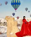 Inilah hasil pemotretan Ria Ricis di Cappadocia yang diabadikan oleh fotografer ternama FD Photography. Istri Teuku Ryan itu tampil cantik dan glamor memakai gaun merah. (Instagram/fdphotography90).