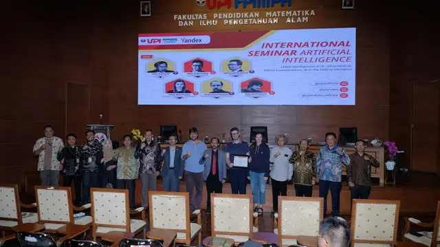 Para pembicara yang hadir dalam seminar tentang AI di Unpad bersama Yandex. (Foto: Dok Yandex)