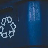 Coca-Cola Indonesia bersama dengan brand SPRITE melalui Project #LihatDenganJernih menyerahkan bantuan kacamata berbahan dasar botol plastik./ Photo by Sigmund on Unsplash