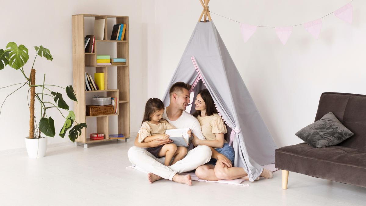 Tips Nikmati Liburan Akhir Tahun di Rumah yang Ramah Budget