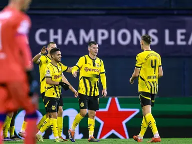 Para pemain Borussia Dortmund kemenangan mereka saat pertandingan kelima Liga Champions 2024/2025 melawan GNK Dinamo Zagreb di Stadion Maksimir, Zagreb, pada Rabu 27 November 2024 waktu setempat atau Kamis 28 November 2024 dini hari Waktu Indonesia Barat. (Damir SENCAR/AFP)