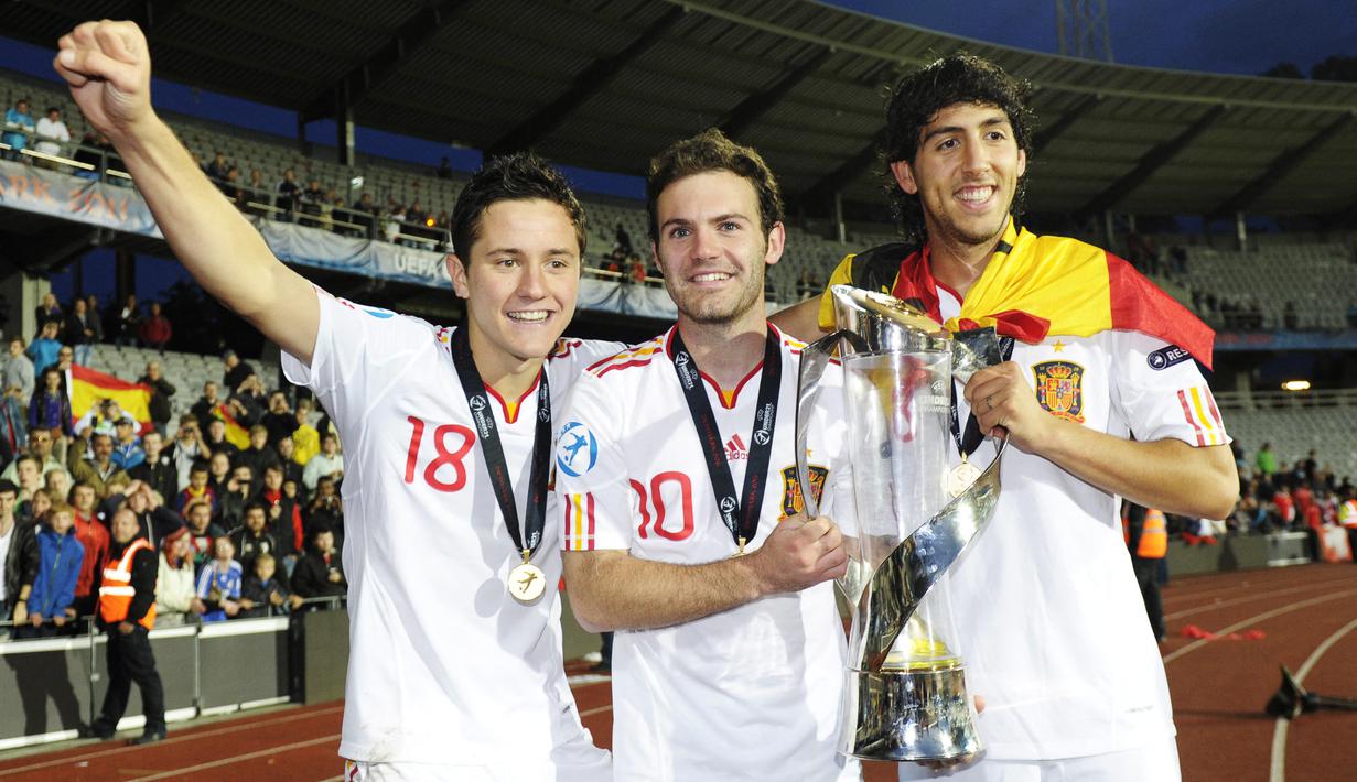 Juan Mata merupakan pemain penting dalam skuat Luis Milla saat menjuarai Piala Eropa U-21 2011. Juan Mata muda cemerlang bersama Valencia dan hijrah ke Chelsea usai menjuarai Piala Eropa U-21 2011. Juan Mata juga merupakan salah satu motor serangan ketika membela Manchester United. (AFP/Jonathan Nackstrand)