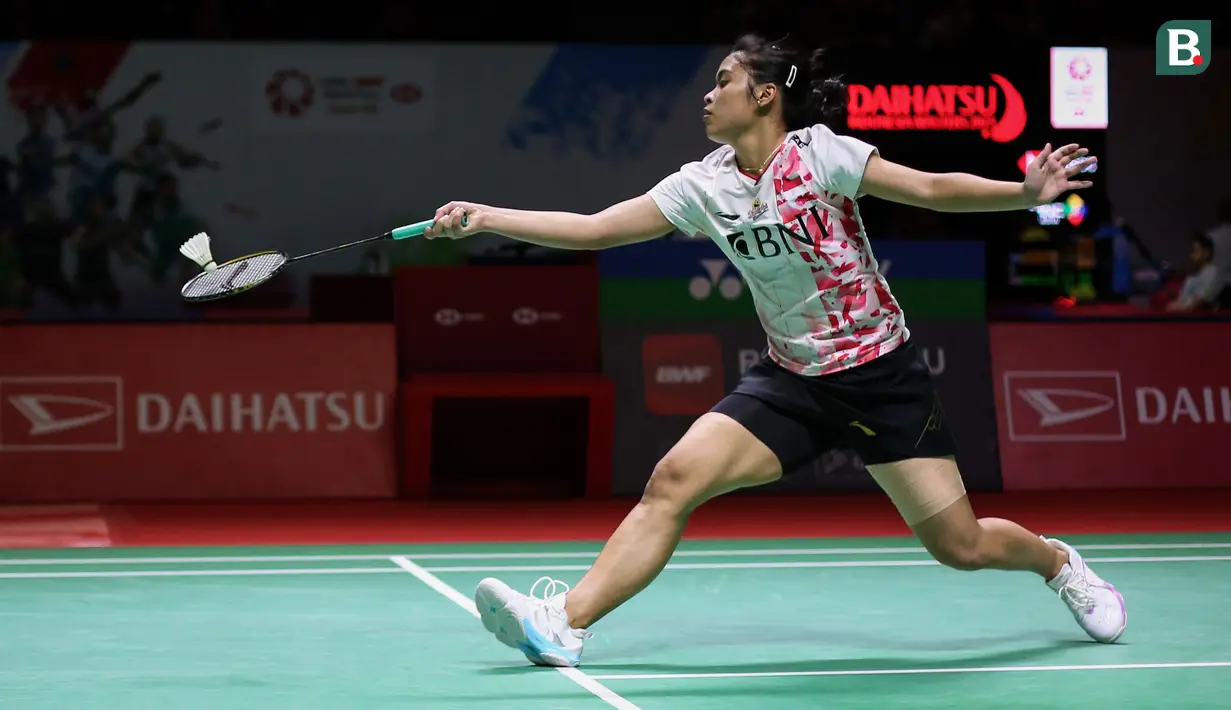 Hasil berbeda didapat dua tunggal putri Indonesia yang bertanding pada babak 16 besar Indonesia Masters 2023, Kamis (26/1/2023) siang WIB. Gregoria Mariska Tunjung sukses melaju ke perempatfinal setelah mengalahkan wakil Cina, He Bing Jiao dengan dua game langsung. Sementara Putri Kusuma Wardani yang merangkak dari babak kualifikasi harus terhenti langkahnya setelah dikalahkan tunggal putri Korea Selatan, An Se Young. (Bola.com/Bagaskara Lazuardi)