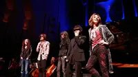 Pengumuman reuni X Japan dilontarkan oleh Yoshiki saat menjalani sebuah pertunjukan di Tokyo.