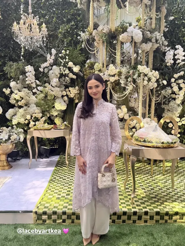 Syifa Hadju saat Hadir di Siraman Sahabatnya bawa tas Dior. [@syifahadju]