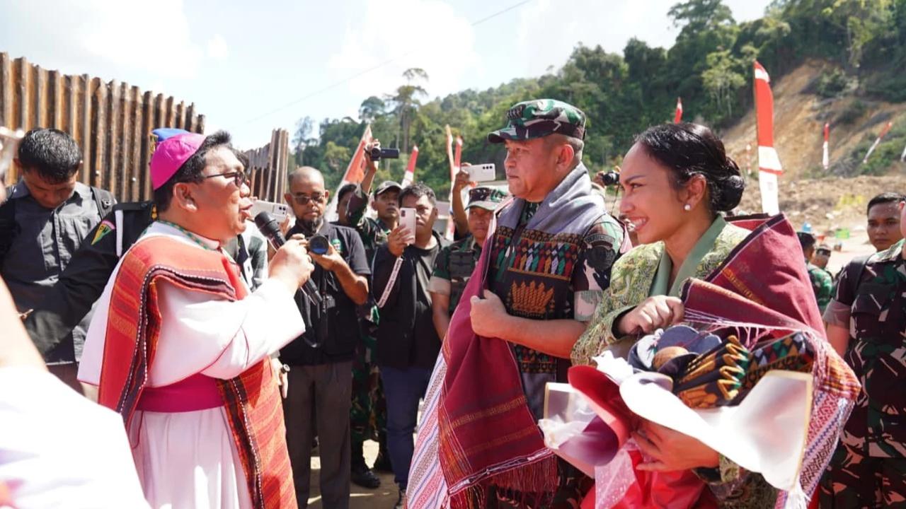 FOTO: Kasad Maruli  Resmikan Pipanisasi Air Bersih dan Reboisasi di Tapanuli Tengah