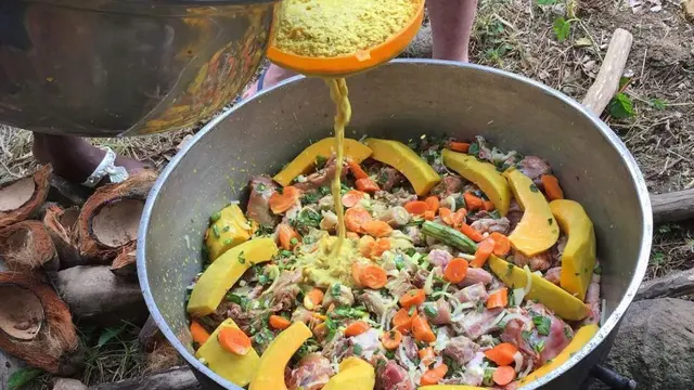 oil down merupakan hidangan tradisional Grenada