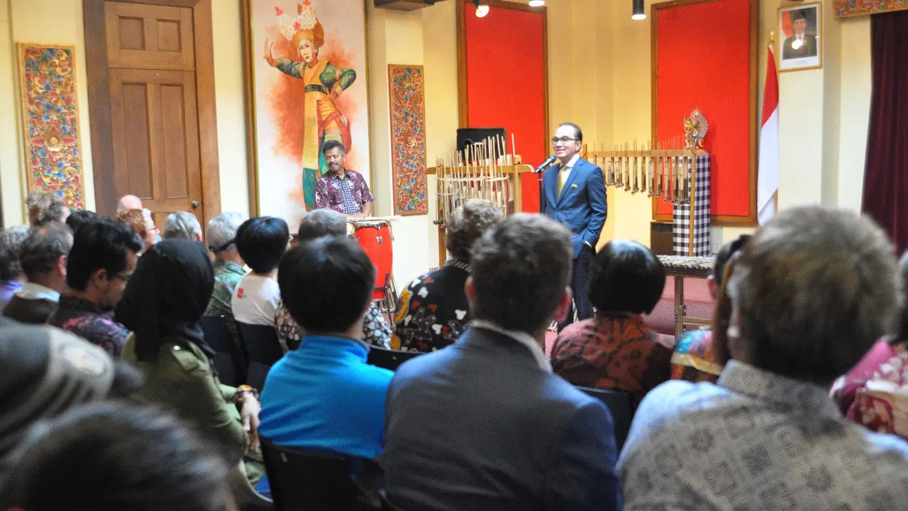 Duta Besar RI untuk Selandia Baru Tantowi Yahya saat membuka acara Angklung Workshop di KBRI Wellington, Selandia Baru pada 1 Maret 2018 (sumber: KBRI Wellington)
