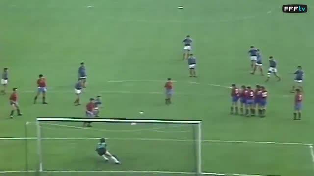 Video highlights final Piala Eropa 1984 antara Prancis melawan Spanyol yang berakhir dengan skor 2-0. Michel Platini dan Bruno Bellone, pemain yang mengantarkan Prancis menjadi Juara.