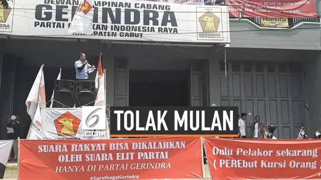 Aksi demonstrasi digelar kader Gerindra Garut setelah nama Ervin Luthfi dicoret dari anggota DPR RI terpilih dan digantikan olleh Mulan Jameela.