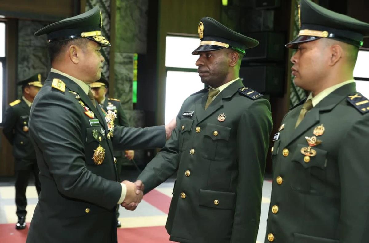 FOTO: Kasad Lantik Dua Puluh Perwira Khusus TNI AD Berprestasi Olahraga