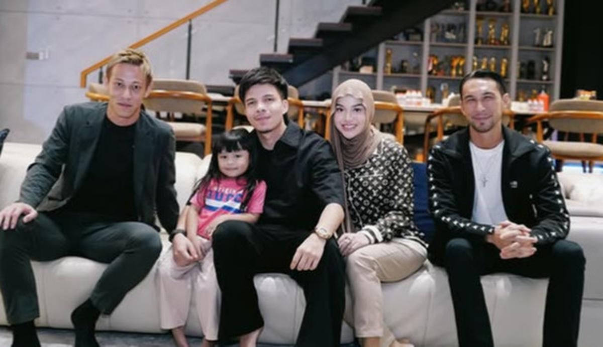 5 Potret Atta Halilintar Ajak Keisuke Honda ke Rumah, Diajak Makan Rendang Sampai Ayam Pop Bikin Milanisti Iri