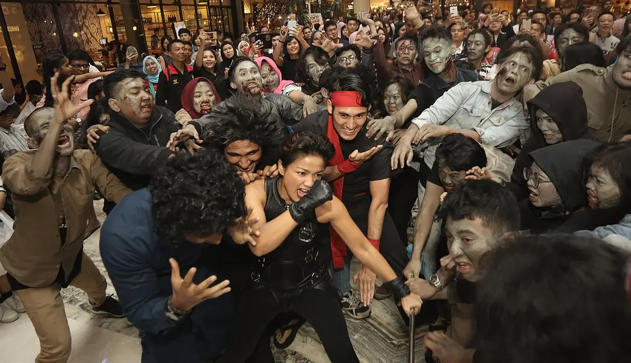 Banyak pengalaman didapat saat terlibat dalam pengarapan komedi. Bahkan, ia mengaku belajar dari nol dalam genre komedi. Menurutnya, ini merupakan cara dia untuk keluar dari zona nyaman selama ini. (Bambang E Ros/Bintang.com)