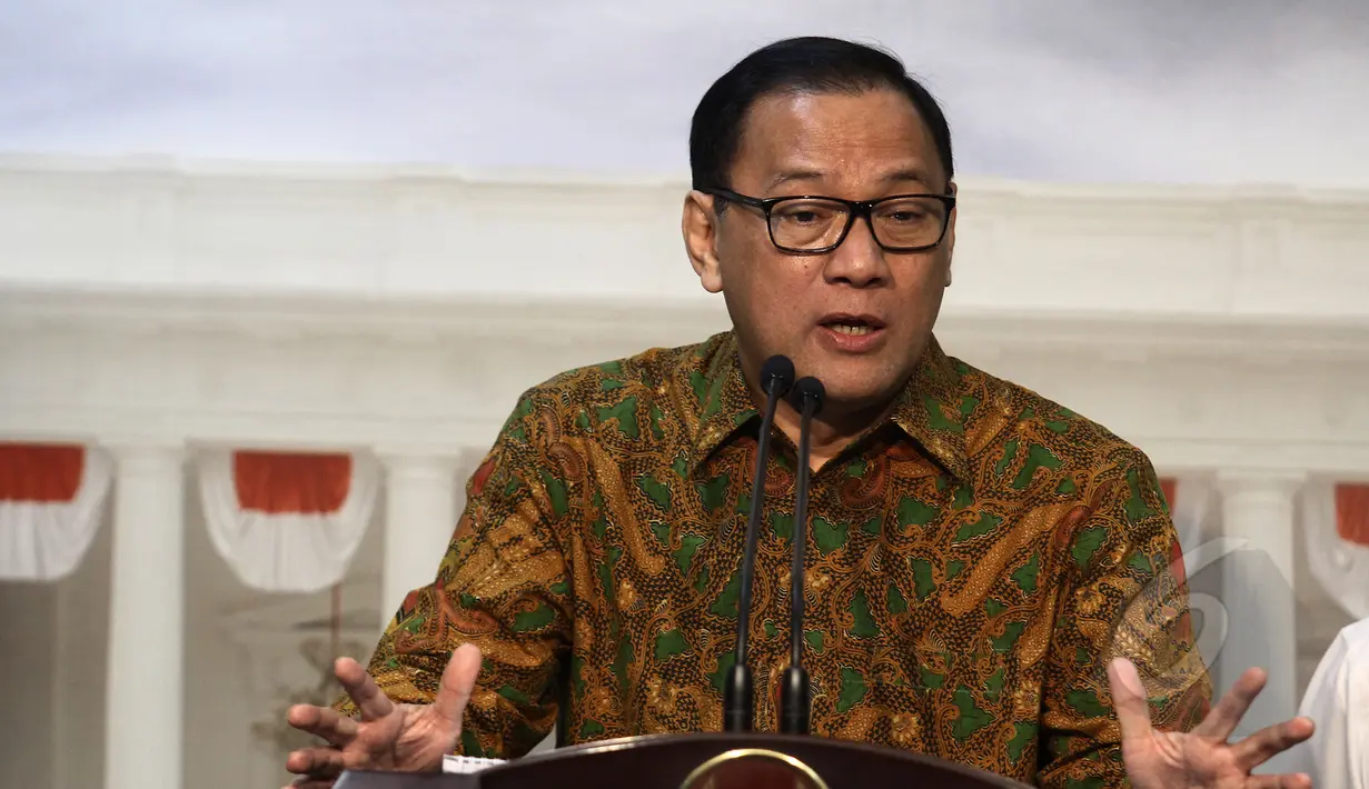 Gubernur BI Agus Martowardojo memberikan keterangan pers usai rapat kabinet terbatas bidang perekonomian di Kantor Presidenan, Jakarta, Rabu (11/3/2015).Rapat tersebut mengenai perkembangan nilai tukar rupiah. (Liputan6.com/Faizal Fanani)