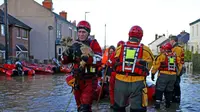 Ribuan orang mengungsi setelah sejumlah daerah di Inggris terendam banjir. (BBC)