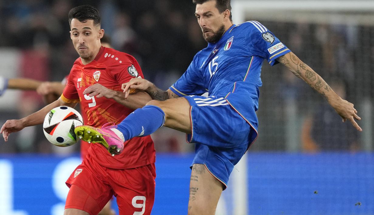 Hasil ini membawa Italia naik ke peringkat dua Grup C dengan 13 poin dari 7 laga, unggul head-to-head dari Ukraina yang memiliki poin sama. (AP Photo/Andrew Medichini)