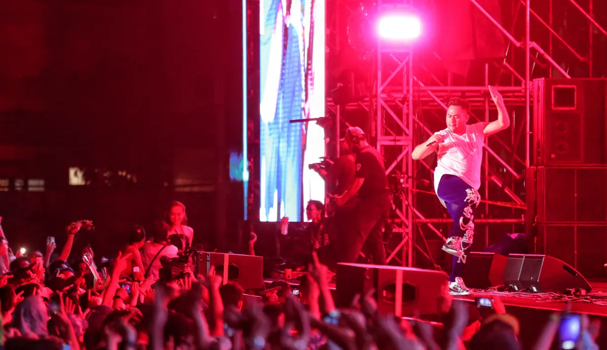 <p>Aksi panggung King Nassar di Synchronize Fest 2022 (foto: Adrian Utama Putra)</p>