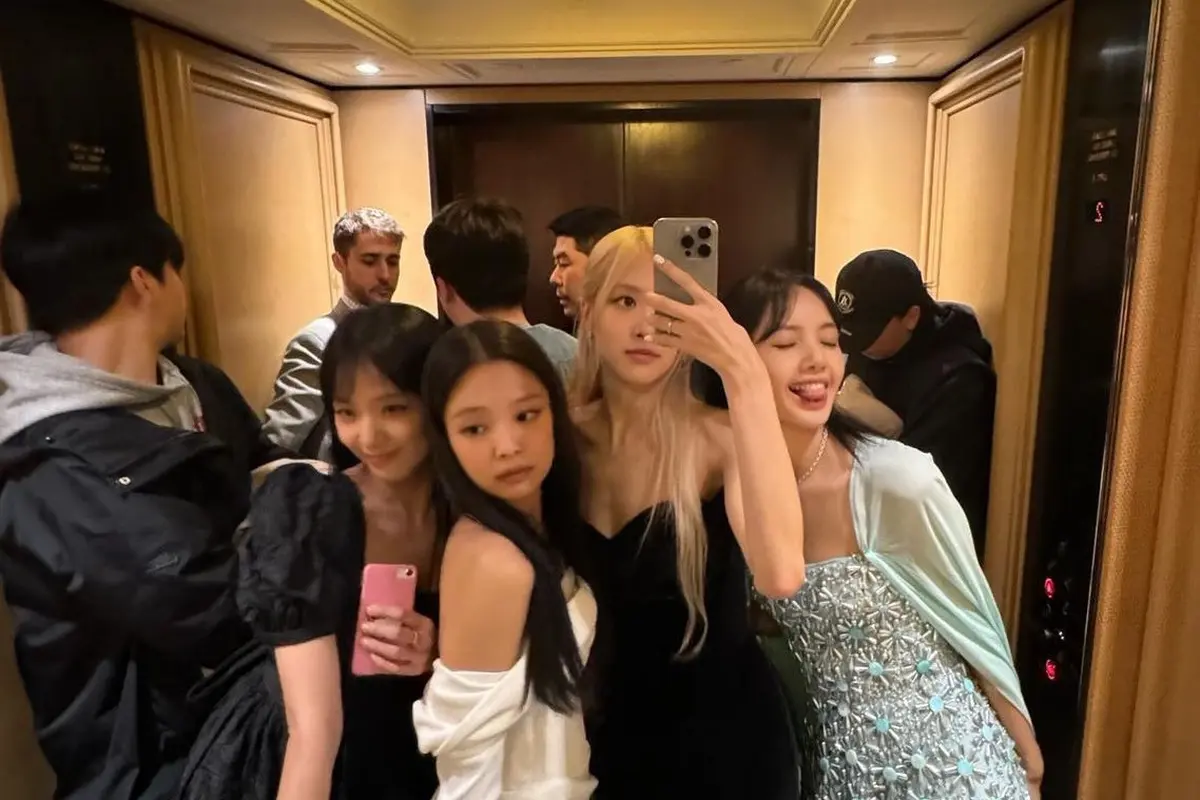 BLACKPINK (Instagram/@roses_are_rosie)