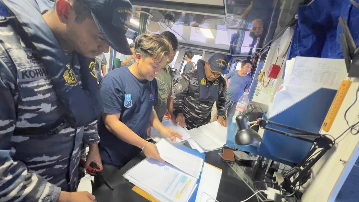 TNI AL Amankan Kapal Bermuatan Nikel Ilegal Diduga Tanpa Izin Berlayar