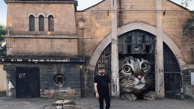 Seniman Kreatif, 8 Foto Seandainya Kucing di Dunia Berukuran Raksasa