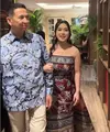 Isya Adinda Kalia, putri tunggal dari aktris senior Elma Theana baru saja resmi dilamar dengan prosesi adat Tionghoa. [Foto: Instagram/elmatheana]
