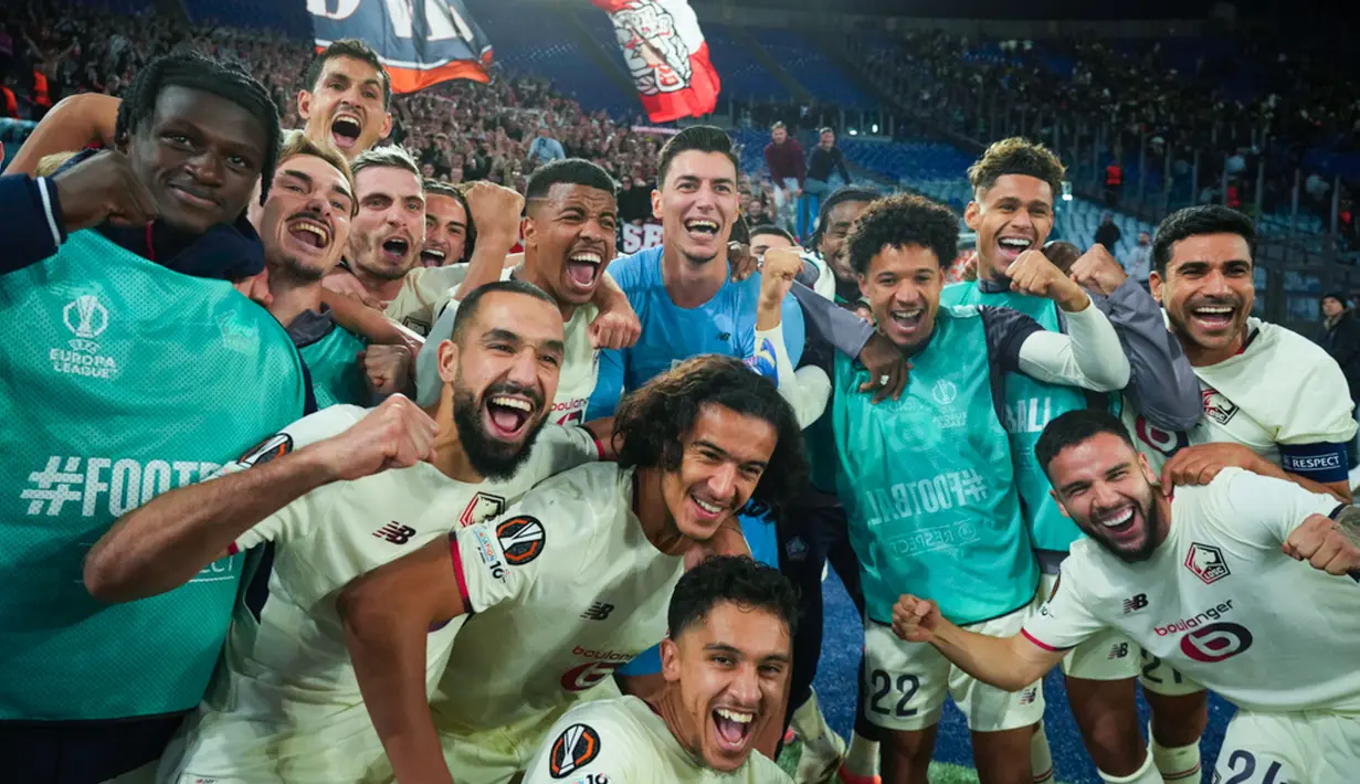 Pemain Lille merayakan kemenangan atas AS Roma pada matchday kedua Liga Europa di Stadion Olimpico, Roma, Kamis (2/10/2025) malam WIB. (AP Photo/Andrew Medichini)