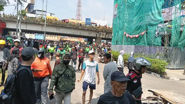Massa Ojol Menuju Mako Brimob Kwitang
