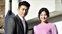 Wooyoung `2PM` meluangkan waktunya untuk mengunjungi taman hiburan bersama dengan sang kekasih.