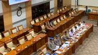 Komisi III Fraksi PDIP: Apa Perlu Polisi Masih Pegang Senjata?