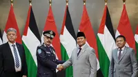 Menteri Pertahanan (Menhan) Prabowo Subianto menerima kunjungan kehormatan dari Kepala Kepolisian Palestina, Mayor Jenderal Yousef Al-Hilo di Kantor Kementerian Pertahanan (Kemhan), Jakarta Pusat. (Dok. Istimewa)