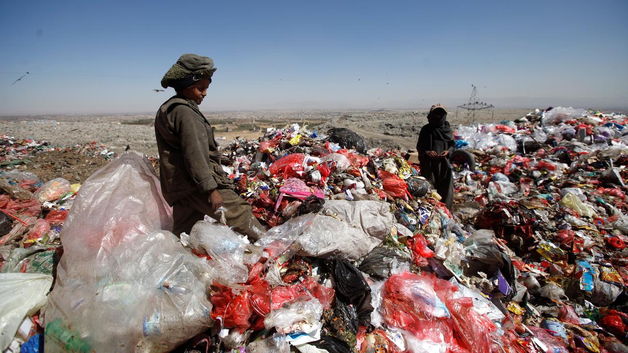 20161116-Kehidupan Bocah-Bocah Pemulung di Yaman-Yaman