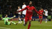 Pemain Liverpool Raheem Sterling saat merayakan golnya ke gawang Bolton (Reuters)