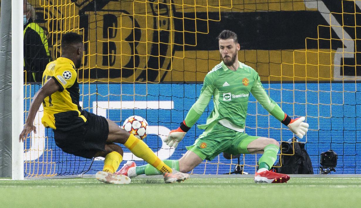 Para pemain Young Boys terus menekan. Empat menit masa injury time, malapetaka Setan Merah terjadi. Theoson Jordan Siebatcheu berhasil mencuri bola backpass Jesse Lingard yang terlalu lemah untuk kemudian menaklukkan David De Gea. (Foto: Keystone via AP/Alessandro della Valle)