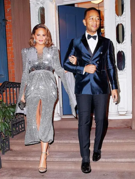 Chrissy dan John akan dianugerahi anak laki-laki. (instagram/chrissyteigen)