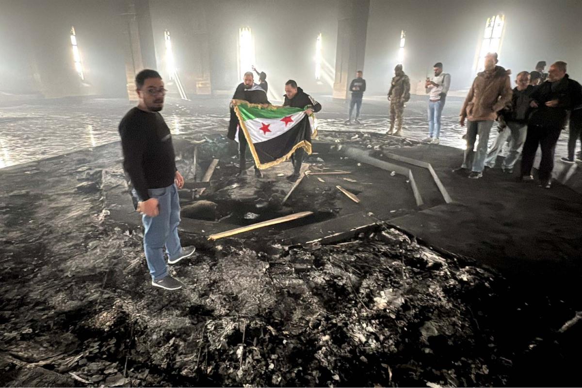 Makam mewah ayah Bashar Al-Assad dibakar pejuang pemberontak