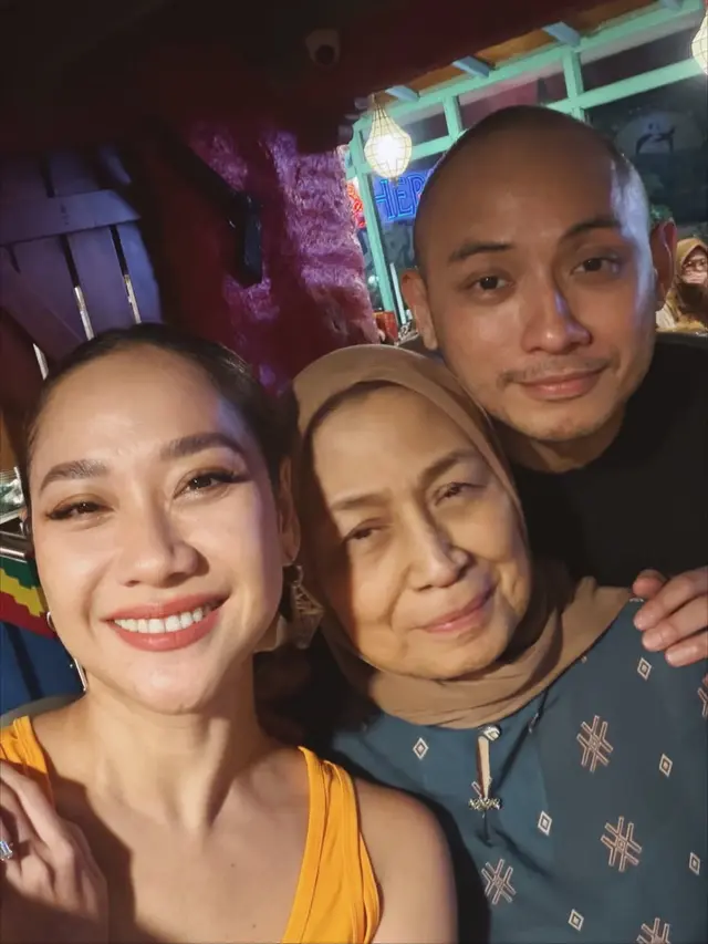 Kedekatan Bunga Citra Lestari bersama ibu mertua (Instagram/Tikoaryawardhana)