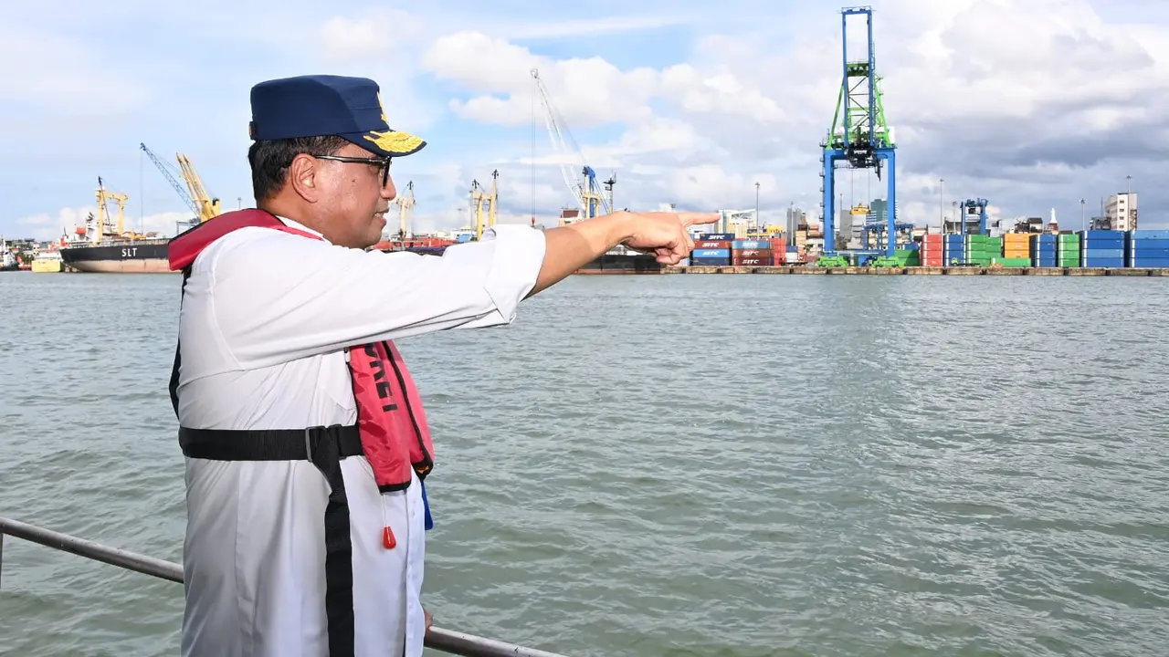 Menteri Perhubungan Budi Karya Sumadi, Sabtu (4/3), melakukan kunjungan kerja ke Makassar New Port