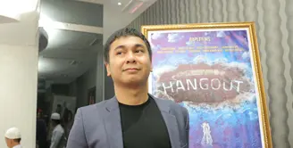 Komika yang kini terjun ke dunia peran, Raditya Dika kembali menggarap film berjudul Hangout. Dalam film terbarunya, ia menggandeng sembilan artis ternama agar berbeda dan terlihat unik. (Andy Masela/Bintang.com)