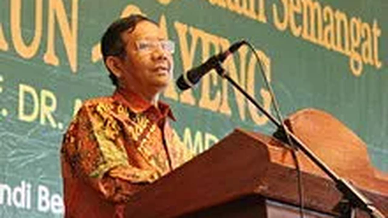 Seperti diketahui, ayah Mahfud sendiri lahir dengan nama Mahmodin.