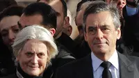 Francois Fillon dan istri Penelope (Christophe Ena/AP)