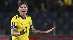 Victor Lindelof. Bek tengah Swedia berusia 28 tahun yang kini memasuki musim ke-6 bersama Manchester United sejak didatangkan dari Benfica pada awal musim 2017/2018 ini tercatat telah mengoleksi 54 caps bersama Timnas Swedia sejak melakukan debut pada 24 Maret 2016. Total 3 gol dan 2 assist telah dicetaknya bersama Timnas Swedia yang sayangnya gagal lolos ke putaran final Piala Dunia 2022 Qatar. (AFP/Jonathan Nackstrand)