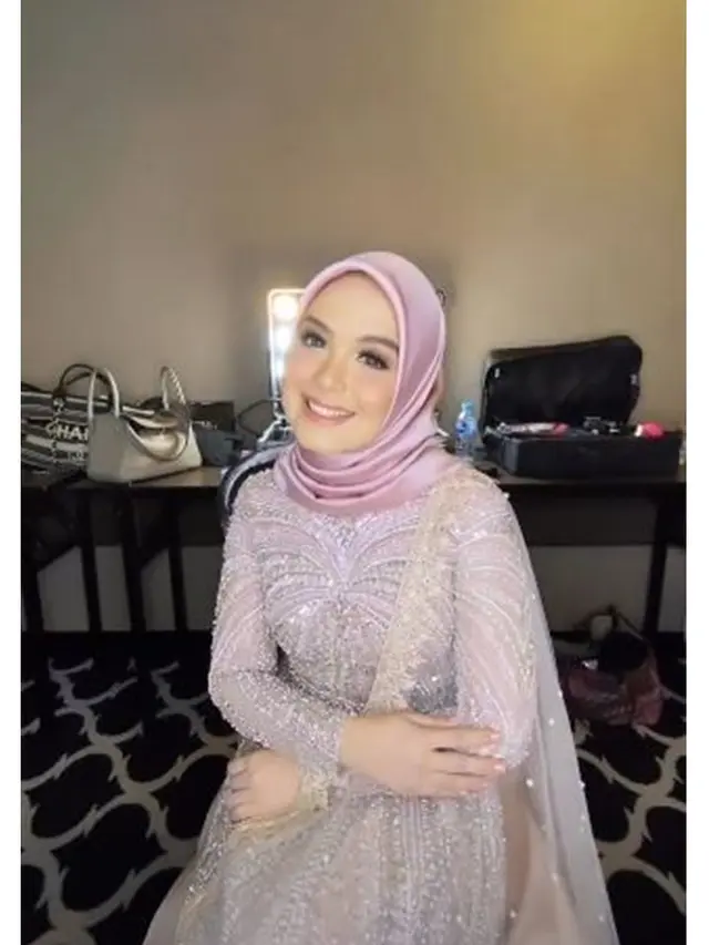 7 Momen Lamaran Vebby Palwinta dan Razi Bawazier, Penuh Kebahagiaan