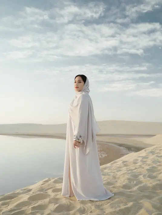 Kaftan selalu jadi pilihan sempurna untuk dipakai di hari Lebaran. (Foto: Nagita Slavina/ Instagram)