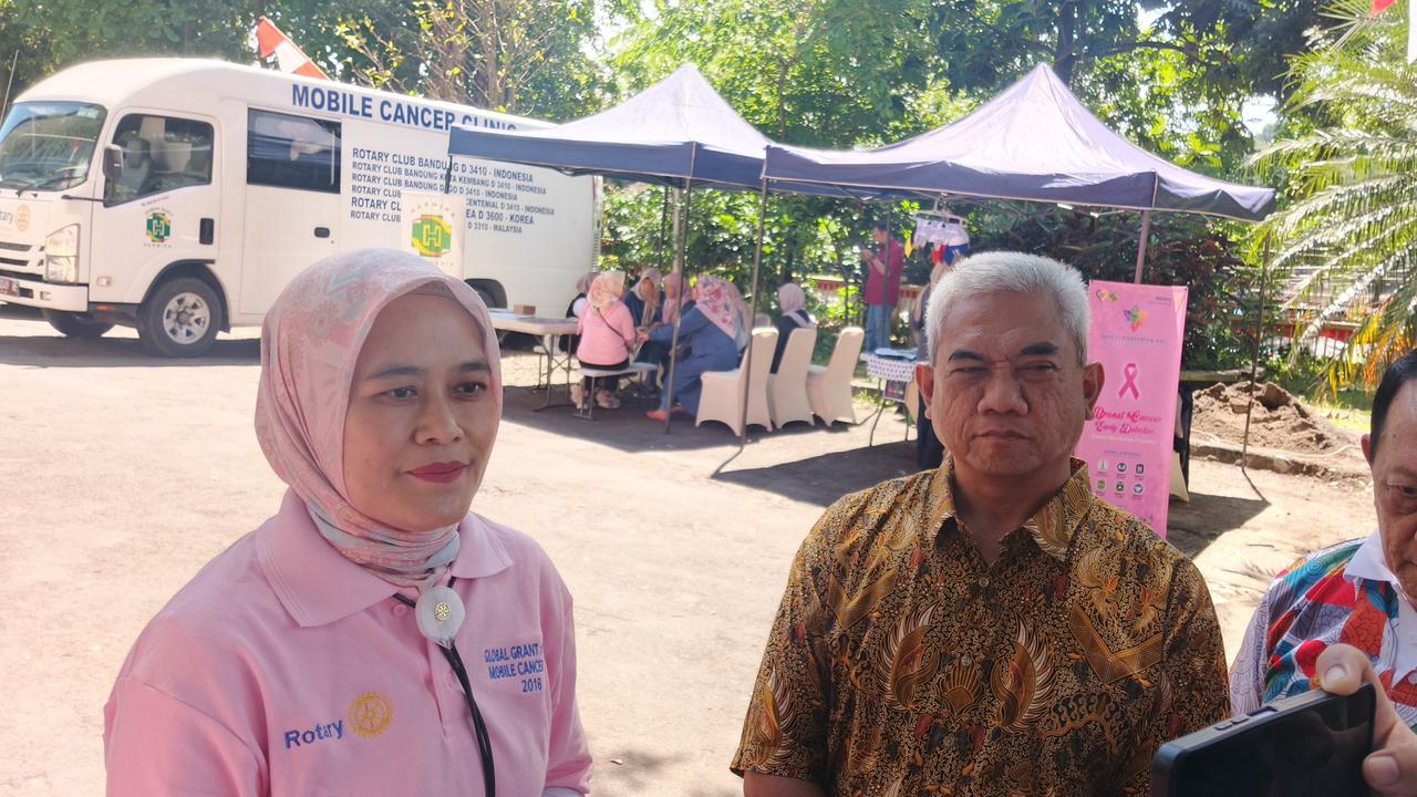 Klinik Bergerak Beri Layanan Deteksi Dini Kanker Payudara Bagi Warga Bandung