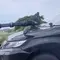 Viral Pajero Sport berkelir hitam dilengkapi gatling gun atau senjata mesin berat mengaspal di jalan tol. (Tangkapan layar)