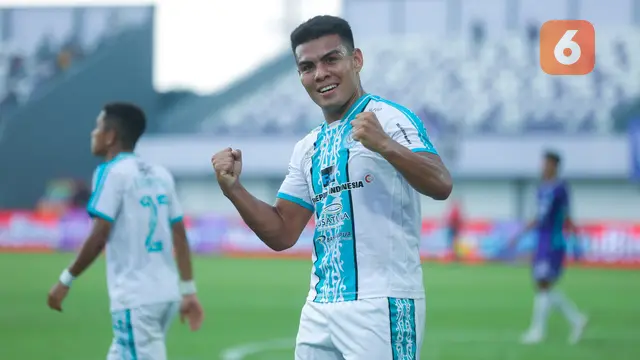 Foto: 2 Gol Alexandro Santos Tuntaskan Dendam PSBS Biak Atas Persita Tangerang di BRI Liga 1