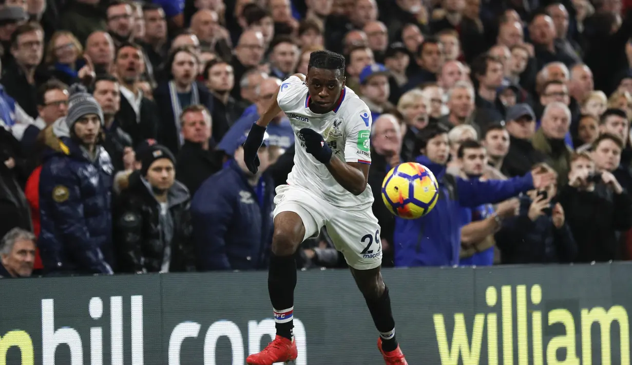Ia diramalkan akan memberikan tambahan kualitas di lini belakang Arsenal. Tak mengherankan bahwa banyak klub top eropa yang ingin meminangnya. (AFP/Adrian Dennis)