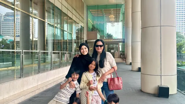 Potret Donna Harun dan Cucu yang Selalu Akrab/ Foto via Instagram @donnaharunofficial